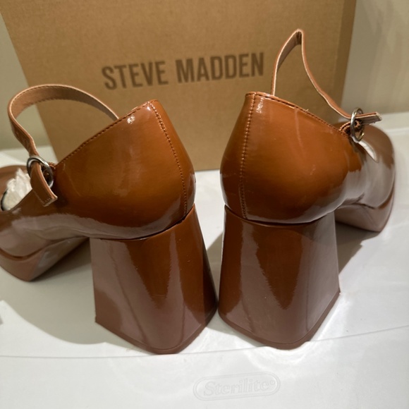 Shoes - Picture 3 of 4